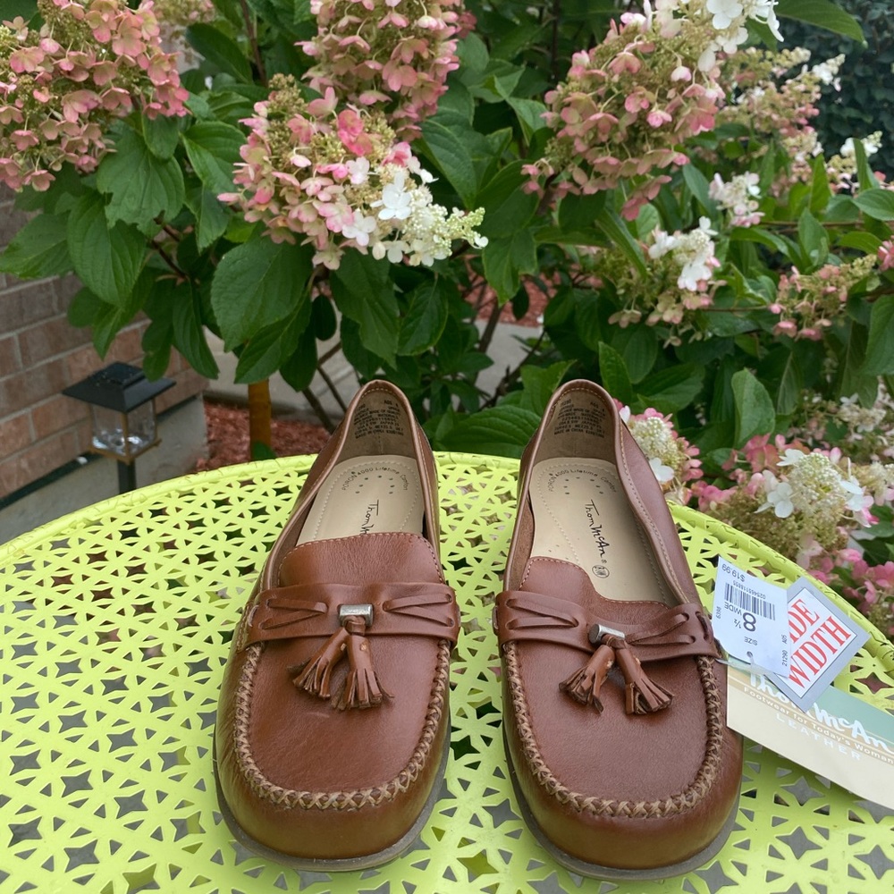 Thom McAn Brown Leather U.S.Women’s size 8 wide width loafers.